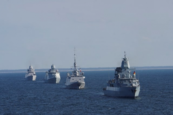 NATO đưa 10 tàu đến Baltic giữa căng thẳng với Nga -0