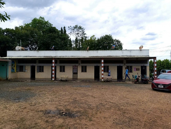 Chủ nhà nghỉ và quán cà phê phối hợp điều gái bán dâm -0