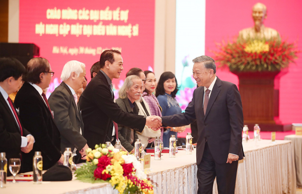 tổng bí thư tô lâm với các đại biểu văn nghệ sĩ.jpg -0