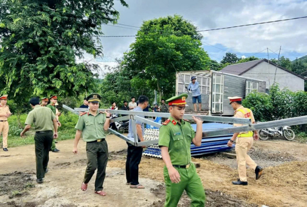 Đồng bào nghèo vùng cao Quảng Trị phấn khởi đón xuân trong những ngôi nhà mới -0