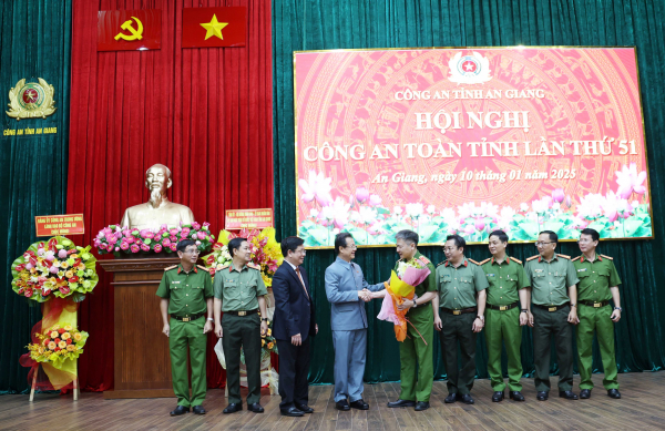 Công an tỉnh An Giang chung sức đồng lòng, phấn đấu hoàn thành nhiệm vụ -0