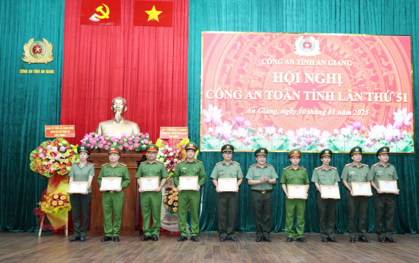 Công an tỉnh An Giang chung sức đồng lòng, phấn đấu hoàn thành nhiệm vụ -1