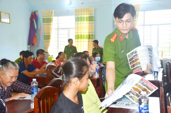 Làm tốt công tác vận động giao nộp vũ khí, vật liệu nổ, công cụ hỗ trợ và pháo -0