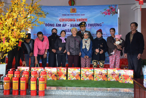 Gần 260 triệu đồng tổ chức chương trình “Đông ấm áp, Xuân yêu thương” -0