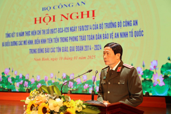thu truong hung pb khai mac.jpg -0