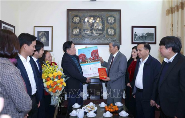 Trưởng ban Tuyên giáo Trung ương Nguyễn Trọng Nghĩa thăm, chúc Tết nhà khoa học, văn nghệ sĩ -0