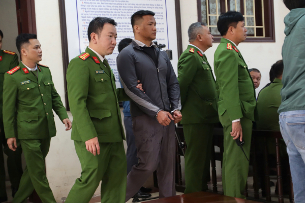 Cựu Đại biểu Quốc hội Lưu Bình Nhưỡng bị tuyên phạt 13 năm tù  -0
