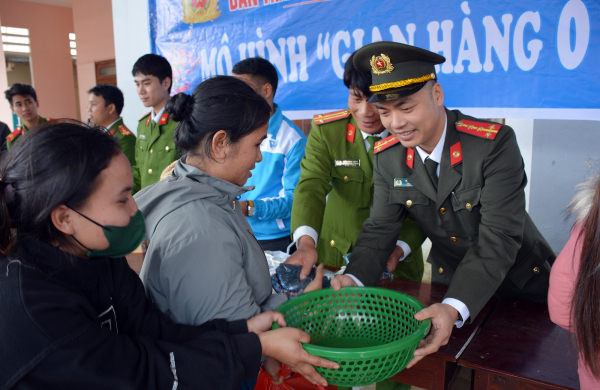 Ý nghĩa chương trình “Nghĩa tình biên giới” tại Quảng Nam -0