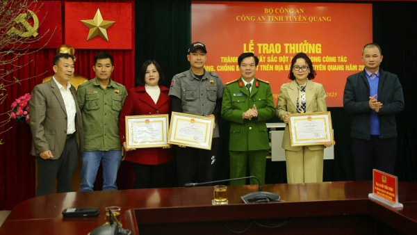 Công an tỉnh Tuyên Quang tri ân các đoàn thiện nguyện trong bão số 3 -0