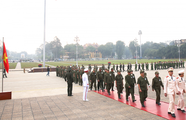 , Đoàn đại biểu Công an xã, thị trấn tiêu biểu vào Lăng viếng Chủ tịch Hồ Chí Minh -1