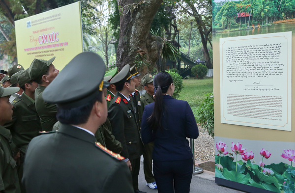 , Đoàn đại biểu Công an xã, thị trấn tiêu biểu vào Lăng viếng Chủ tịch Hồ Chí Minh -1