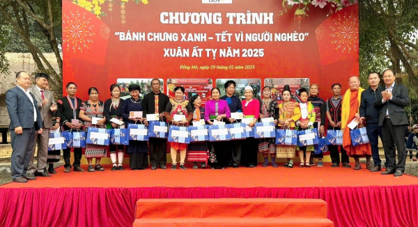 Rộn ràng sắc xuân, thắm tình đoàn kết với “Bánh chưng xanh - Tết vì người nghèo” năm 2025 -0