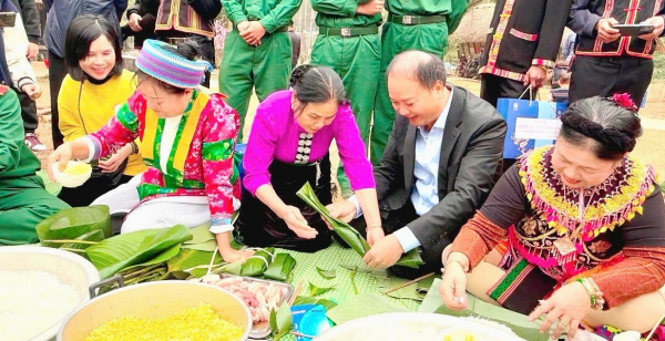 Rộn ràng sắc xuân, thắm tình đoàn kết với “Bánh chưng xanh - Tết vì người nghèo” năm 2025 -0