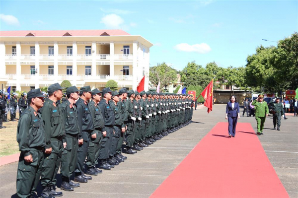 Vice-President visits Central Highlands Mobile Police Regiment -0