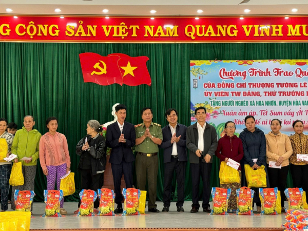 Đem “Xuân ấm áp, Tết sum vầy Ất Tỵ 2025 – Không để ai bị bỏ lại phía sau” đến bà con nghèo xã Hòa Nhơn -0