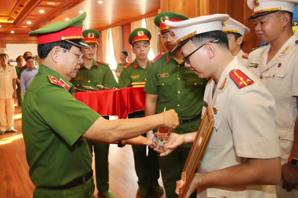 Công an TP Hồ Chí Minh tuyên dương 29 gương Đảng viên trẻ xuất sắc -0