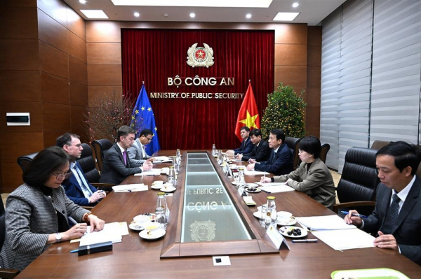 Minister Luong Tam Quang hosts EU Ambassador to Vietnam -0