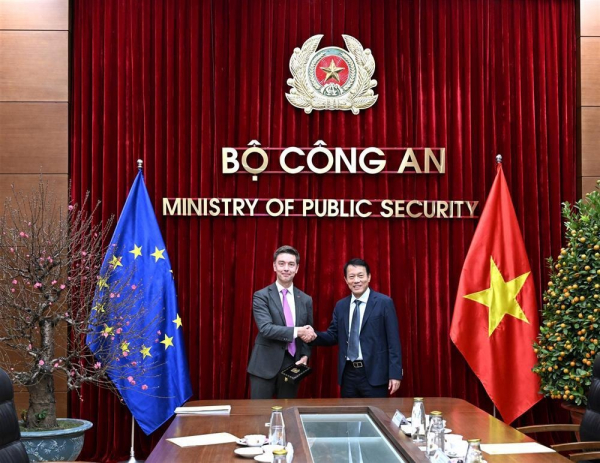 Minister Luong Tam Quang hosts EU Ambassador to Vietnam -0