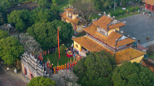 Dựng nêu đón Tết trong Hoàng cung triều Nguyễn -0