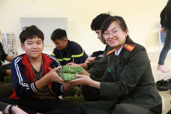 Tết rộn ràng, gửi ngàn lời yêu cho các cháu có hoàn cảnh khó khăn được Công an tỉnh nuôi dưỡng chăm sóc -0