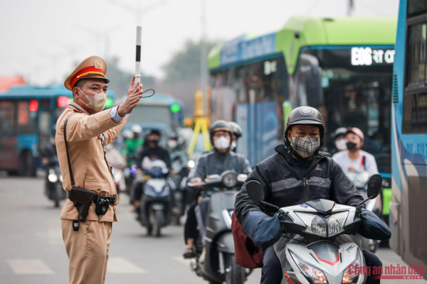 Hà Nội tạm cấm một số tuyến đường phục vụ chương trình có drone mang theo pháo hỏa thuật -0