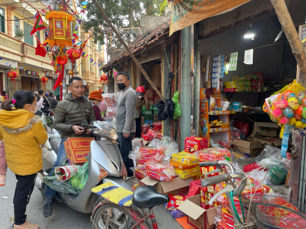 Thị trường hàng hoá ngày 29 Tết: Hàng hoá tươi sống, rau củ đắt khách -0