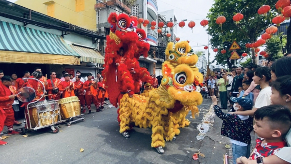 TP Hồ Chí Minh rộn ràng tiếng trống múa lân ngày mùng 1 Tết -1