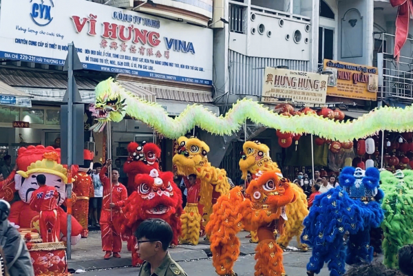 TP Hồ Chí Minh rộn ràng tiếng trống múa lân ngày mùng 1 Tết -0