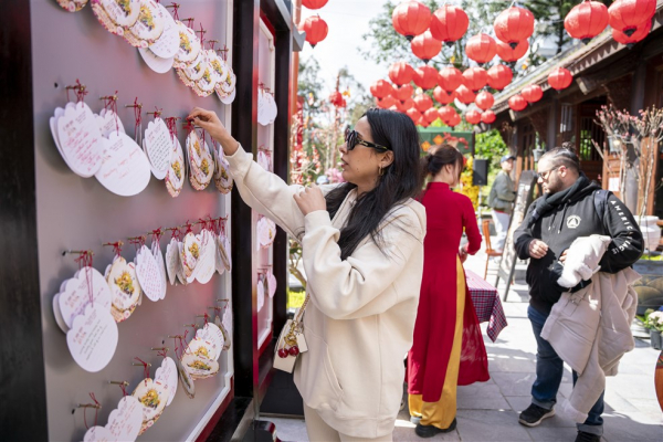 Hàng nghìn khách đến du xuân tại Sun World Ba Na Hills đầu năm mới 2025 -0