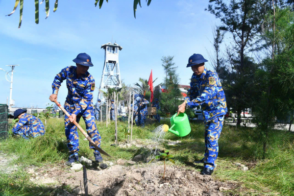 Huyện đảo Trường Sa sôi nổi hưởng ứng 