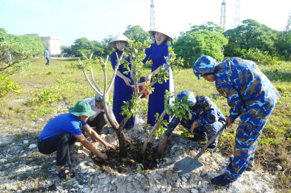 Huyện đảo Trường Sa sôi nổi hưởng ứng 
