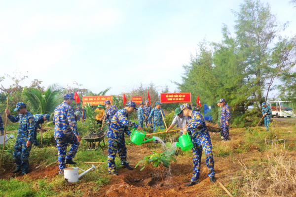 Huyện đảo Trường Sa sôi nổi hưởng ứng 