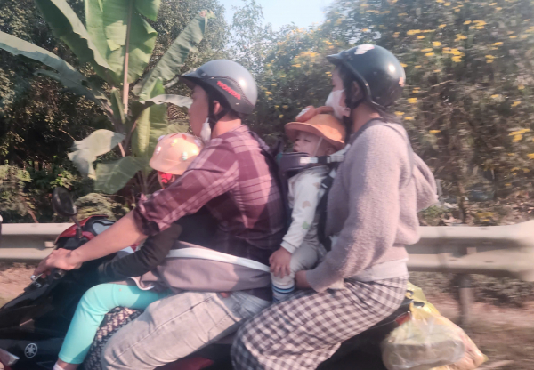 Người dân từ các tỉnh đổ về TP Hồ Chí Minh, các tuyến quốc lộ qua Long An ùn ứ -6
