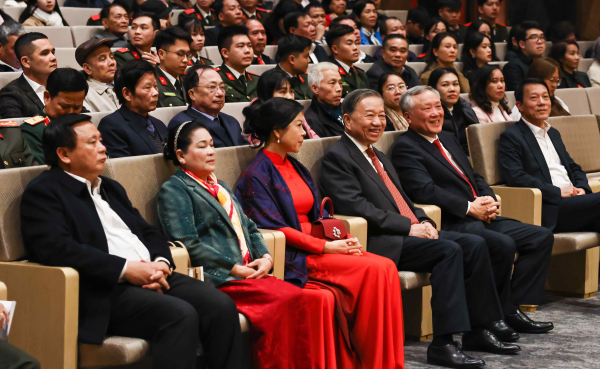 Tổng Bí thư Tô Lâm dự chương trình nghệ thuật “95 năm thắp sáng niềm tin” -0