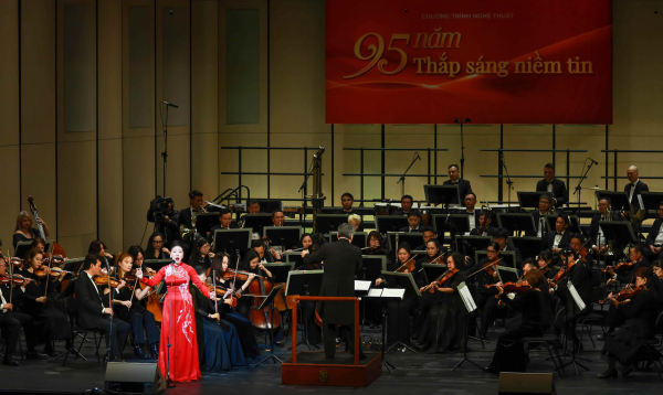 Tổng Bí thư Tô Lâm dự chương trình nghệ thuật “95 năm thắp sáng niềm tin” -1