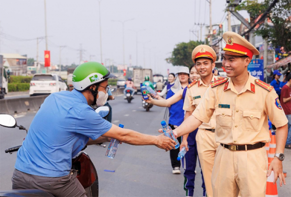 Giảm vi phạm nồng độ cồn so với cùng kỳ, tinh thần “Uống có trách nhiệm” được nâng cao rõ rệ -0