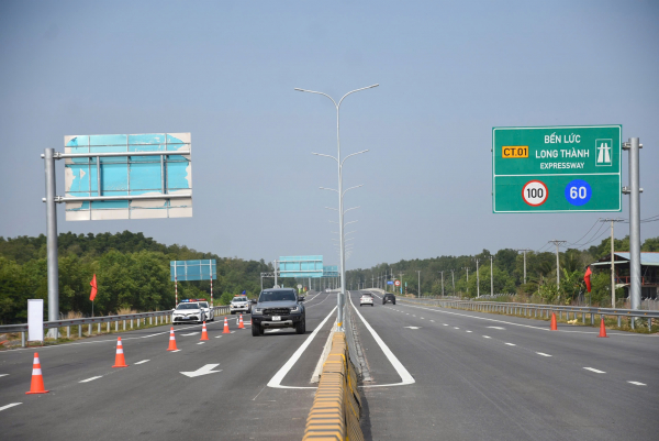 Khai thác 2 đoạn với chiều dài hơn 10 km của tuyến cao tốc Bến Lức - Long Thành -0
