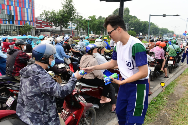 CSGT nỗ lực vì nhân dân “Lái xe trách nhiệm - Về nhà an toàn” đón Xuân Tết Ất Tỵ với các “Điểm tiếp sức nhân dân” ở TP Hồ Chí Minh -0