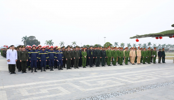 Công an tỉnh Nam Định đã tổ chức thực binh các phương án bảo đảm ANTT Lễ hội Khai ấn Đền Trần 2025  -0