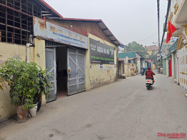Người dân bức xúc kể lại vụ việc nam shipper bị hành hung -0