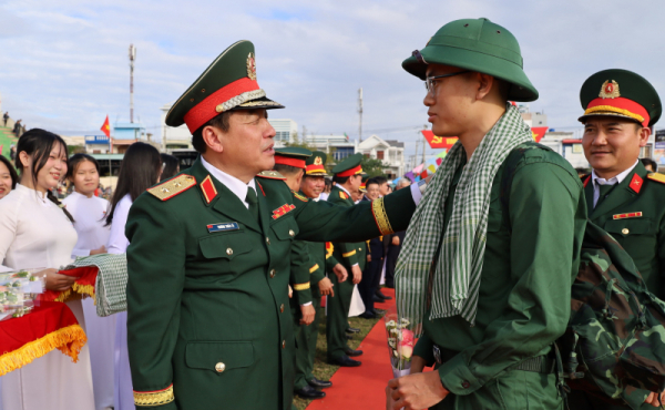 Hàng nghìn tân binh háo hức, sẵn sàng lên đường nhập ngũ -0