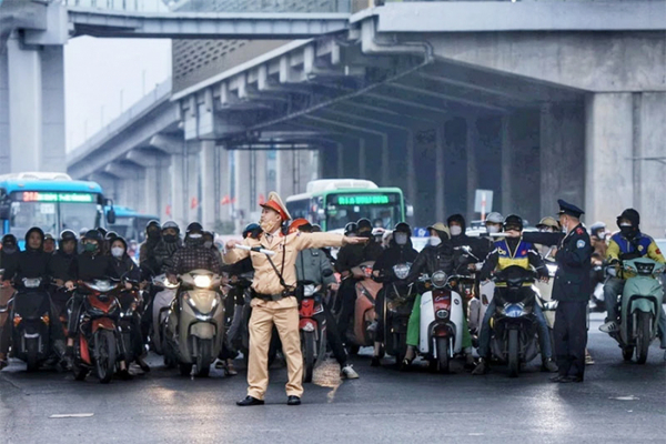 Bàn giải pháp đảm bảo an toàn cho người đi xe máy -0