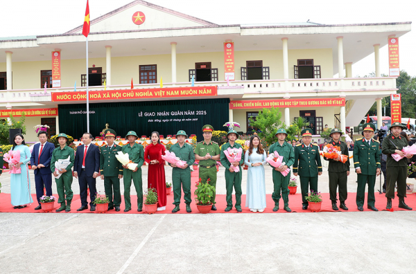 Hàng nghìn tân binh háo hức, sữn sàng lên đường nhập ngũ -0