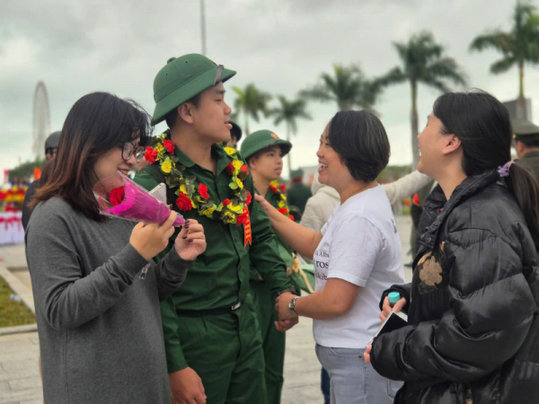 Hàng nghìn tân binh háo hức, sẵn sàng lên đường nhập ngũ -0