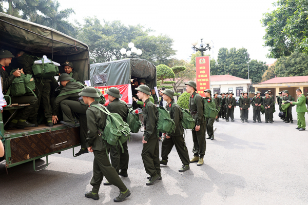 Hàng nghìn tân binh háo hức, sẵn sàng lên đường nhập ngũ -1