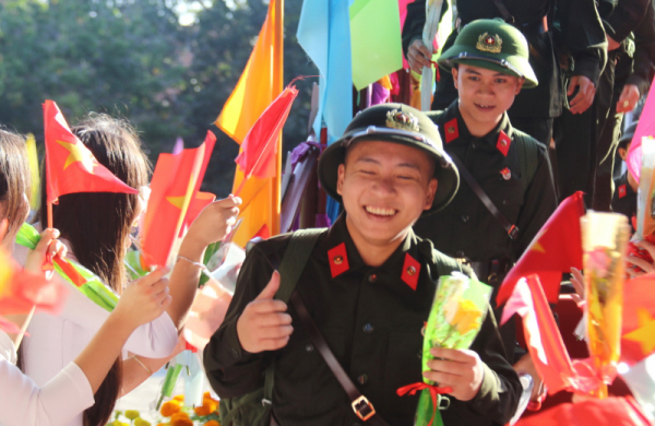Hàng nghìn tân binh háo hức, sẵn sàng lên đường nhập ngũ -0