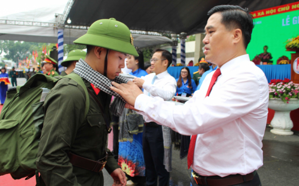 Hàng nghìn tân binh háo hức, sẵn sàng lên đường nhập ngũ -0