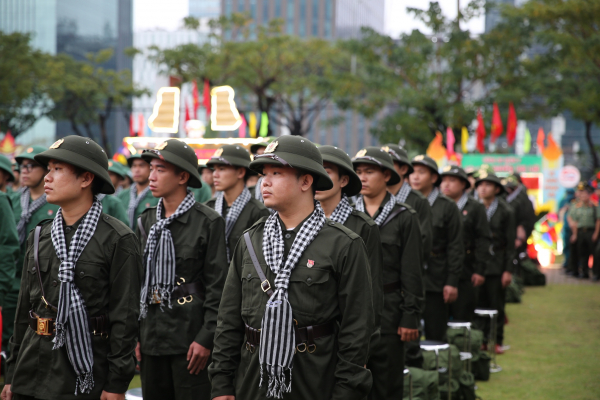 857 công dân TP Hồ Chí Minh lên đường nhập ngũ về các đơn vị Quân đội và Công an  -1