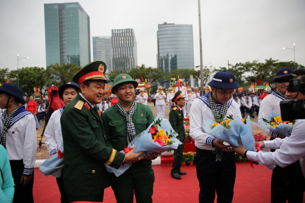 857 công dân TP Hồ Chí Minh lên đường nhập ngũ về các đơn vị Quân đội và Công an  -1