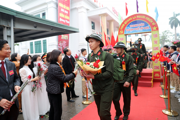 Hàng nghìn tân binh háo hức, sẵn sàng lên đường nhập ngũ -0